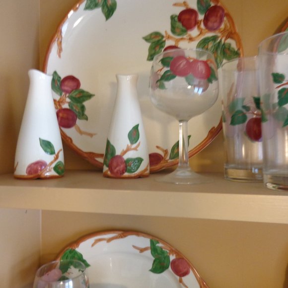 158 pieces Francican Apple 1940's - 2010 Local Pick Up only - Picture 2 of 16